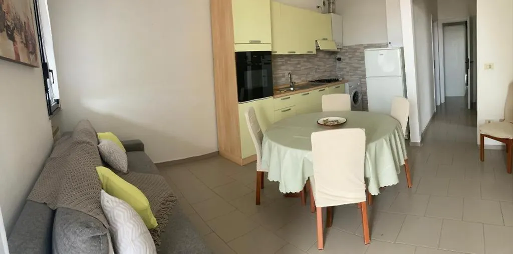 Appartamento Al Mare Con Due Terrazze Punta Marina 0*,  Italië
