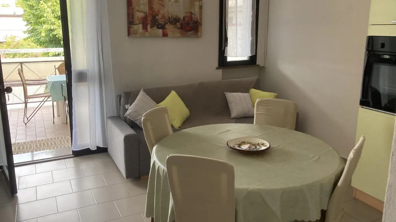 Appartamento Al Mare Con Due Terrazze Punta Marina Italië